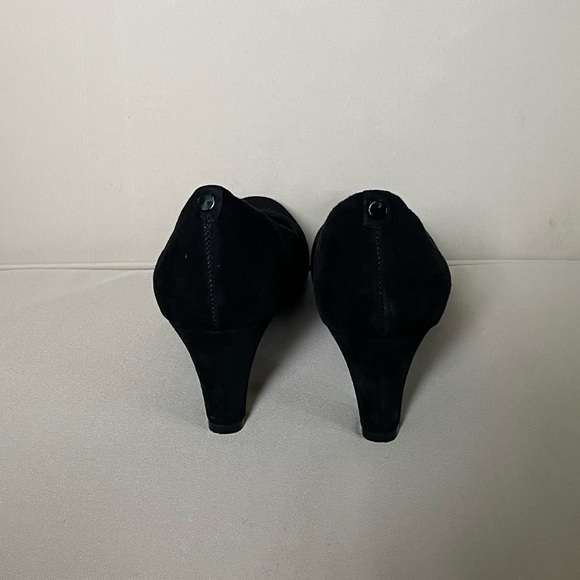 GENTLY USED Easy Spirit Black Suede Heels - Picture 6 of 10